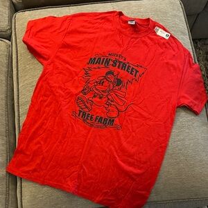 Gildan Red Graphic Tee